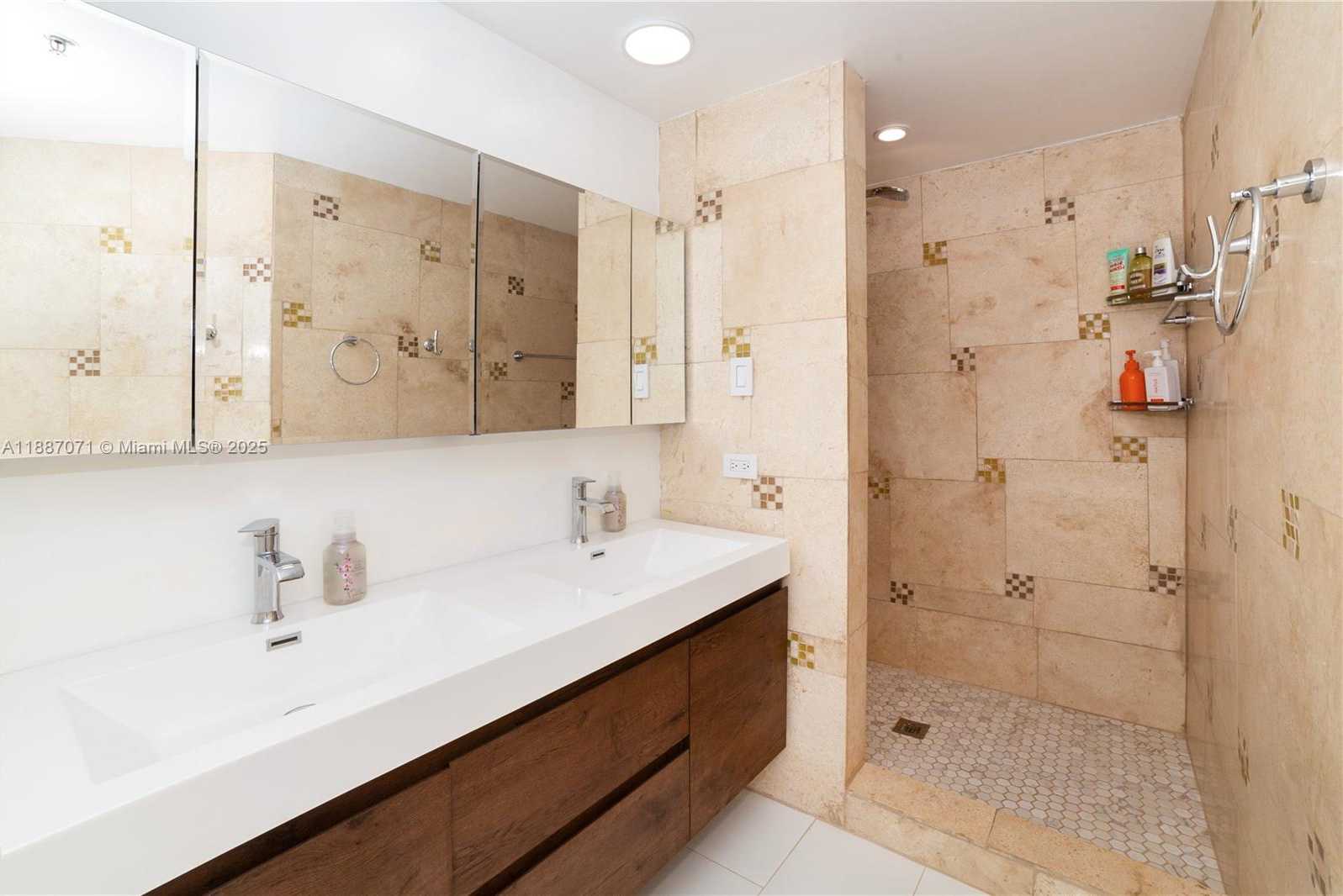Small Image of 17150 NORTH BAY RD #2905, Sunny Isles Beach Number 32