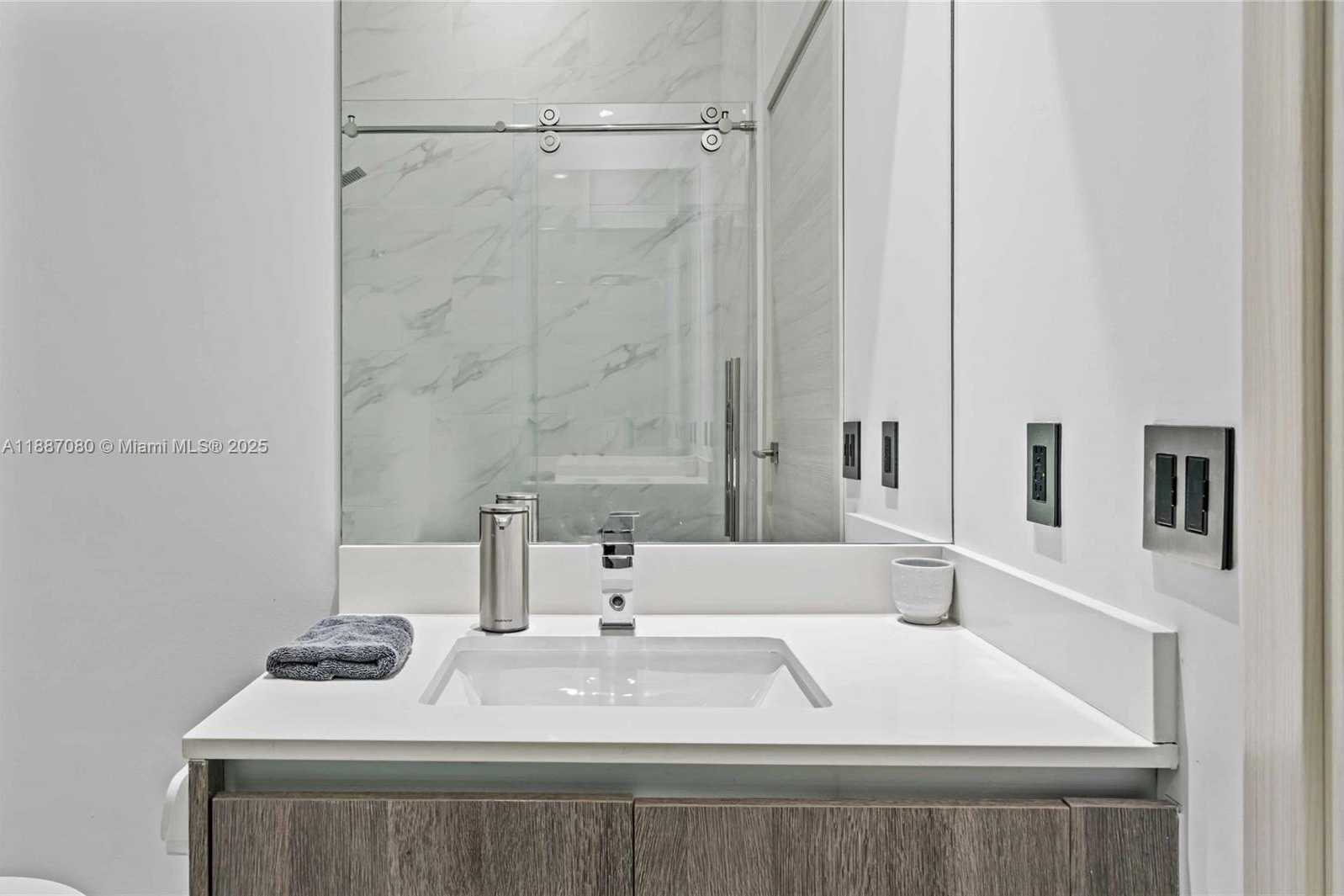 Small Image of 801 SOUTH MIAMI AVE #PH5704, Miami Number 19