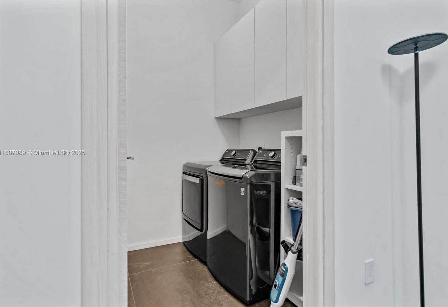 Small Image of 801 SOUTH MIAMI AVE #PH5704, Miami Number 20
