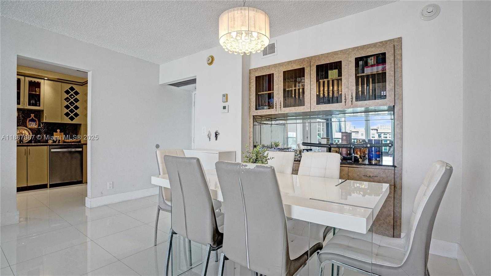 Small Image of 100 BAYVIEW DR #1931, Sunny Isles Beach Number 13