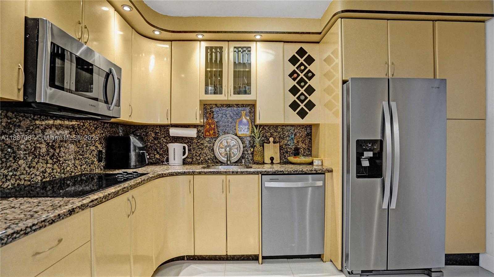 Small Image of 100 BAYVIEW DR #1931, Sunny Isles Beach Number 14