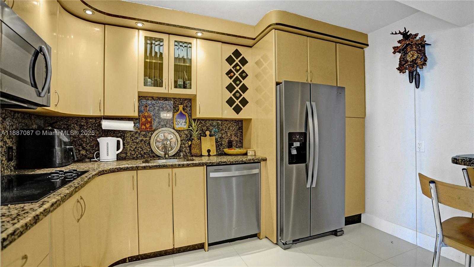 Small Image of 100 BAYVIEW DR #1931, Sunny Isles Beach Number 15