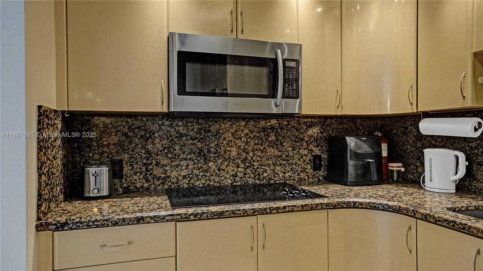 Small Image of 100 BAYVIEW DR #1931, Sunny Isles Beach Number 17