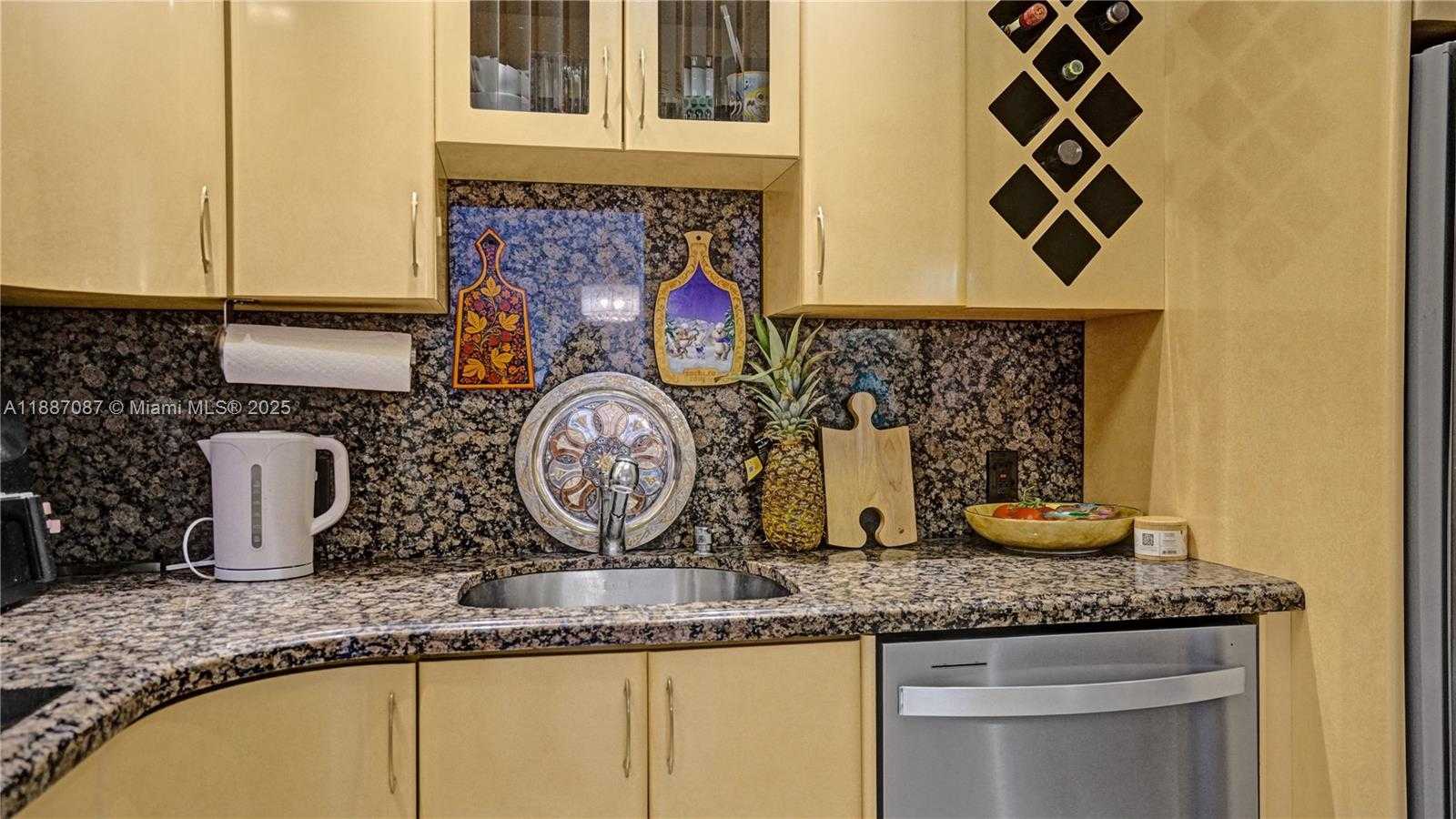 Small Image of 100 BAYVIEW DR #1931, Sunny Isles Beach Number 18