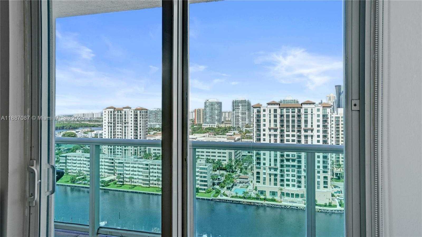 Small Image of 100 BAYVIEW DR #1931, Sunny Isles Beach Number 2