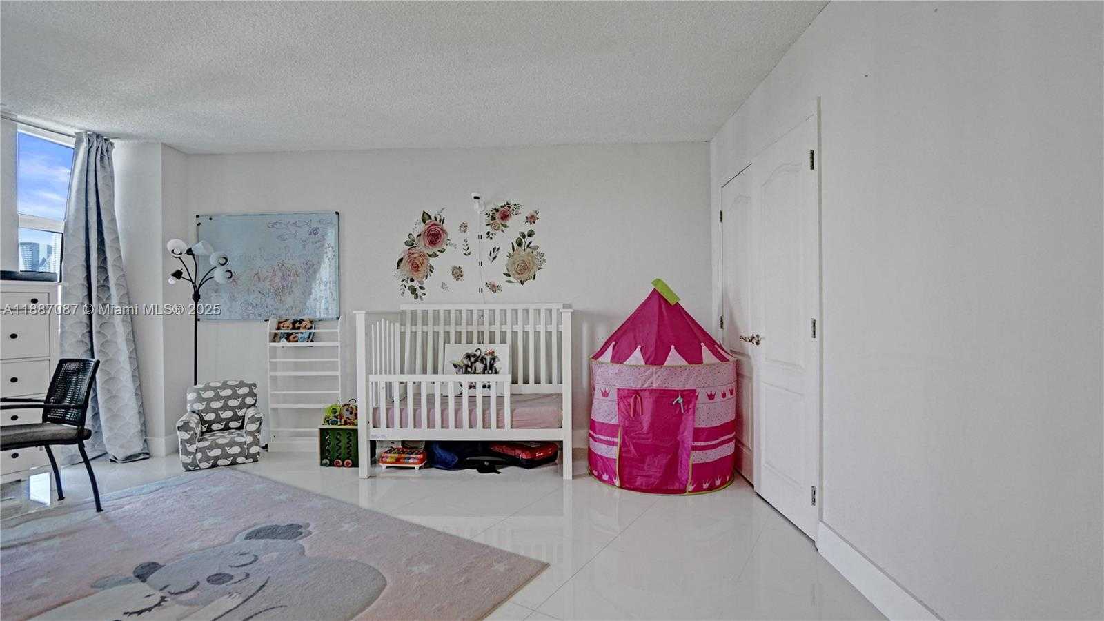 Small Image of 100 BAYVIEW DR #1931, Sunny Isles Beach Number 21