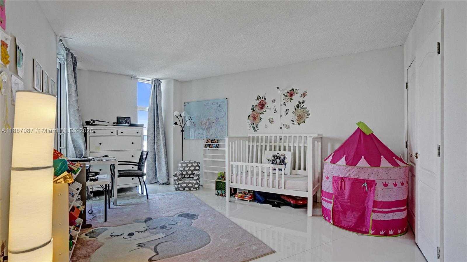 Small Image of 100 BAYVIEW DR #1931, Sunny Isles Beach Number 22