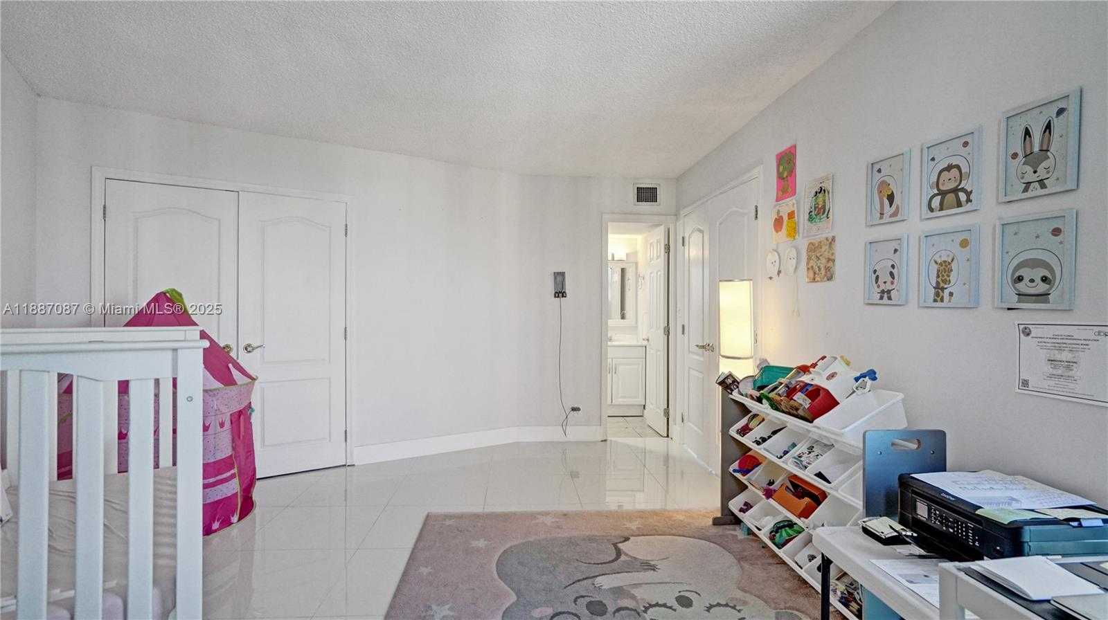 Small Image of 100 BAYVIEW DR #1931, Sunny Isles Beach Number 23