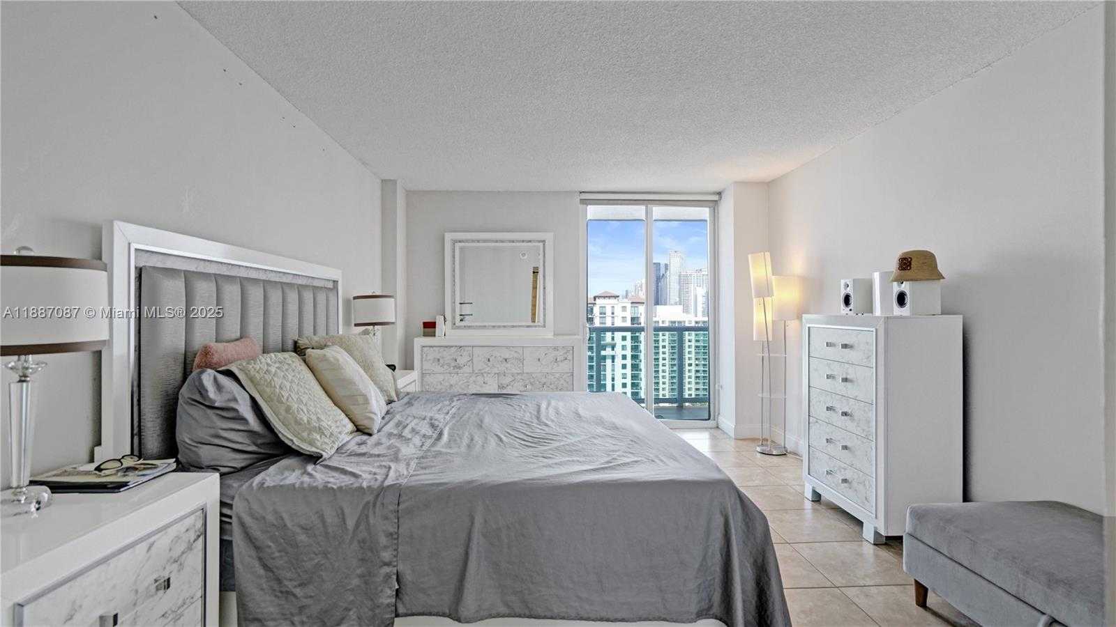 Small Image of 100 BAYVIEW DR #1931, Sunny Isles Beach Number 26