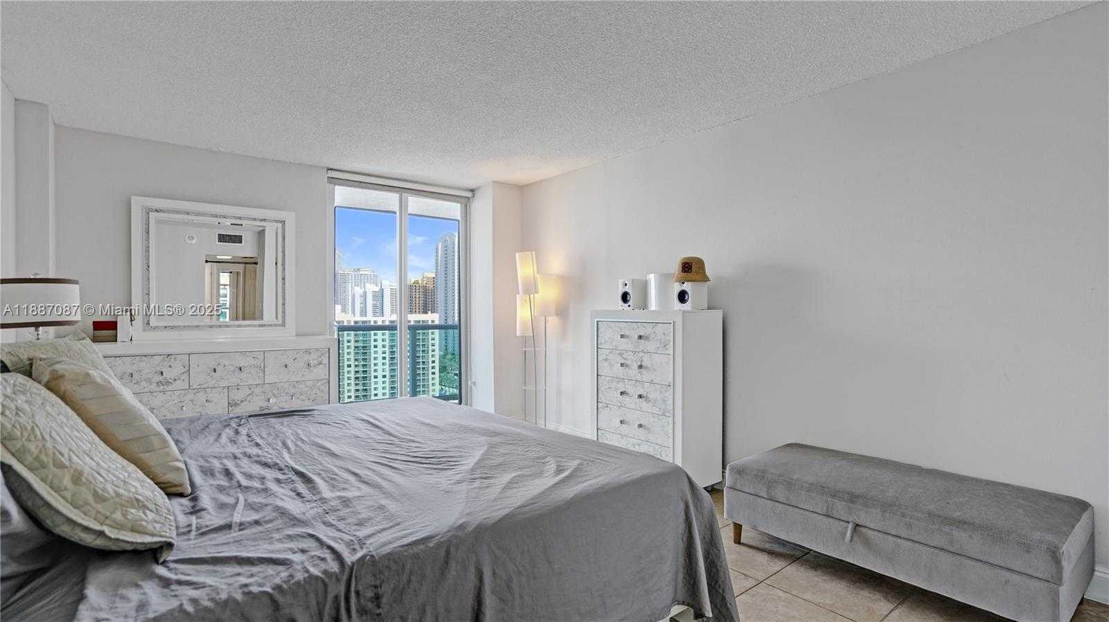 Small Image of 100 BAYVIEW DR #1931, Sunny Isles Beach Number 27
