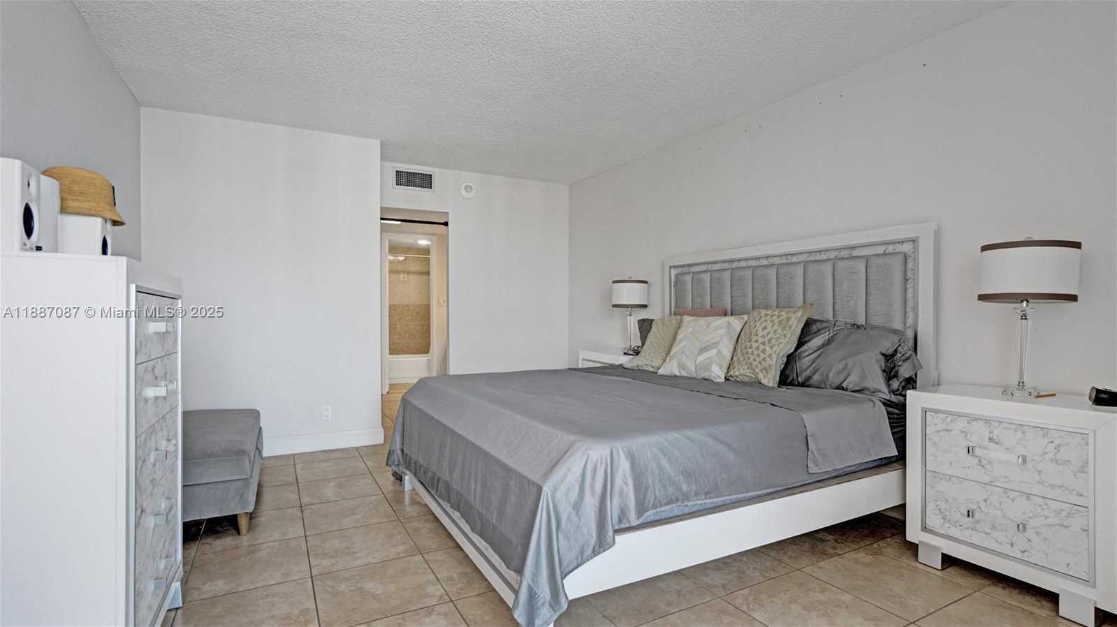 Small Image of 100 BAYVIEW DR #1931, Sunny Isles Beach Number 29