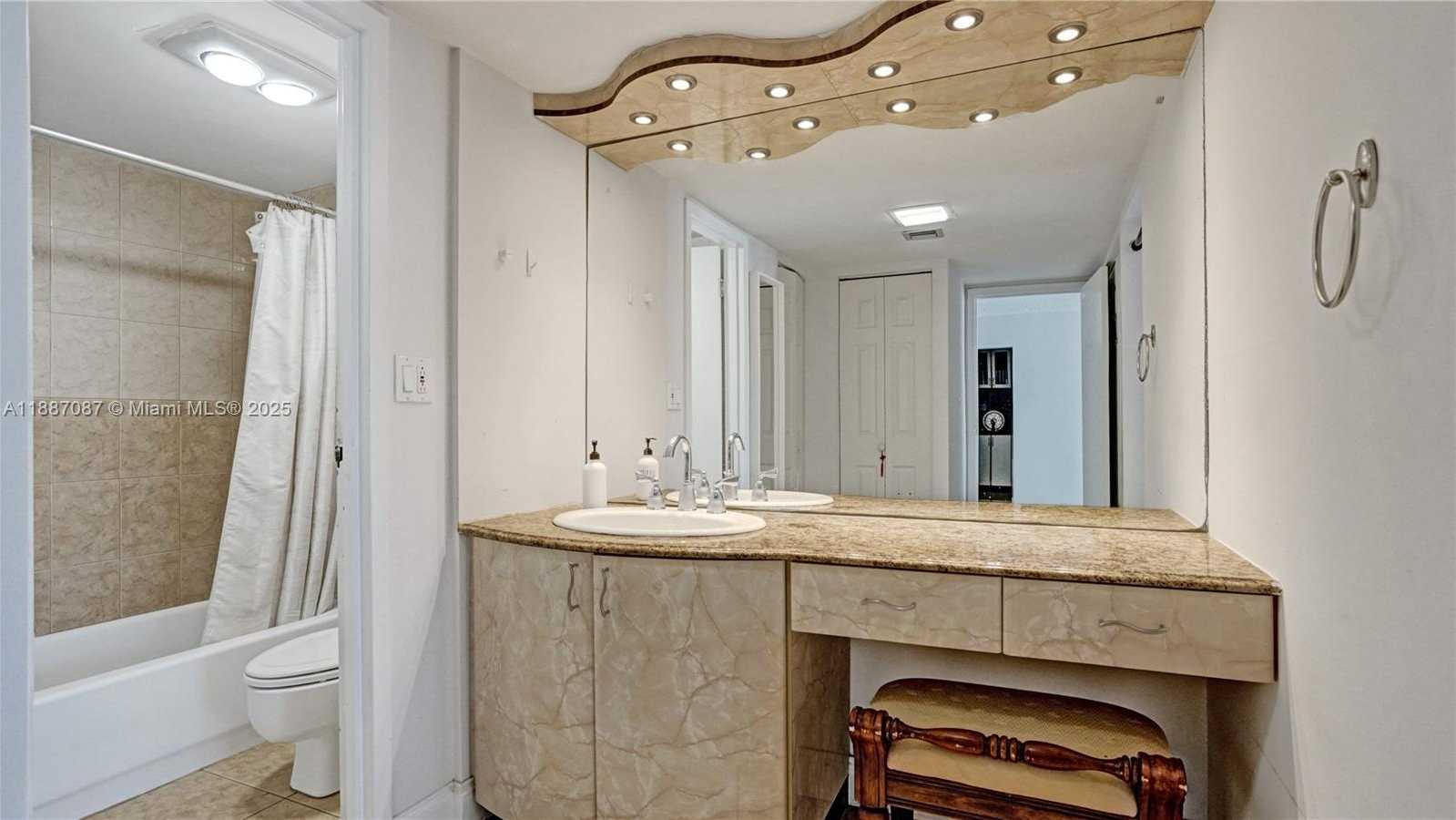 Small Image of 100 BAYVIEW DR #1931, Sunny Isles Beach Number 33