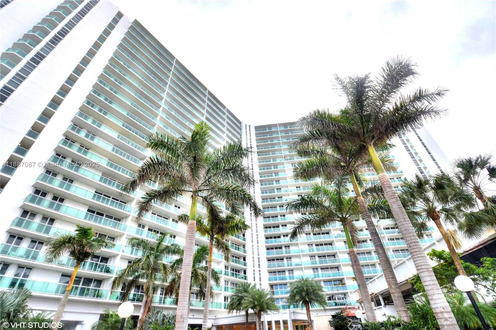 Small Image of 100 BAYVIEW DR #1931, Sunny Isles Beach Number 4