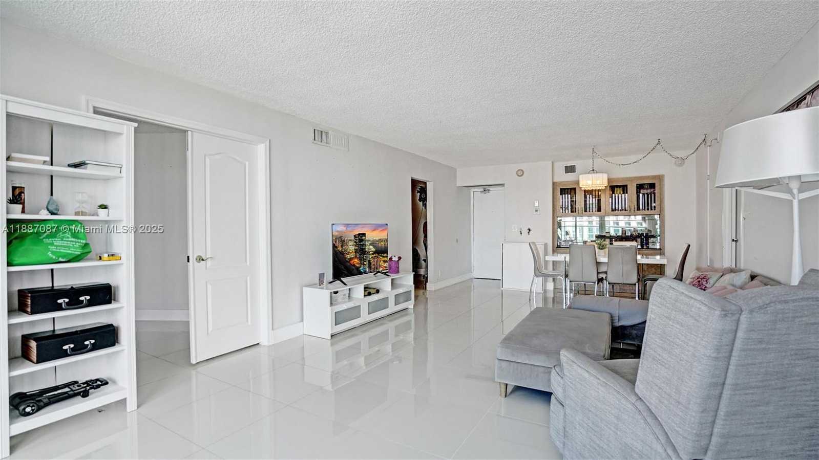 Small Image of 100 BAYVIEW DR #1931, Sunny Isles Beach Number 9