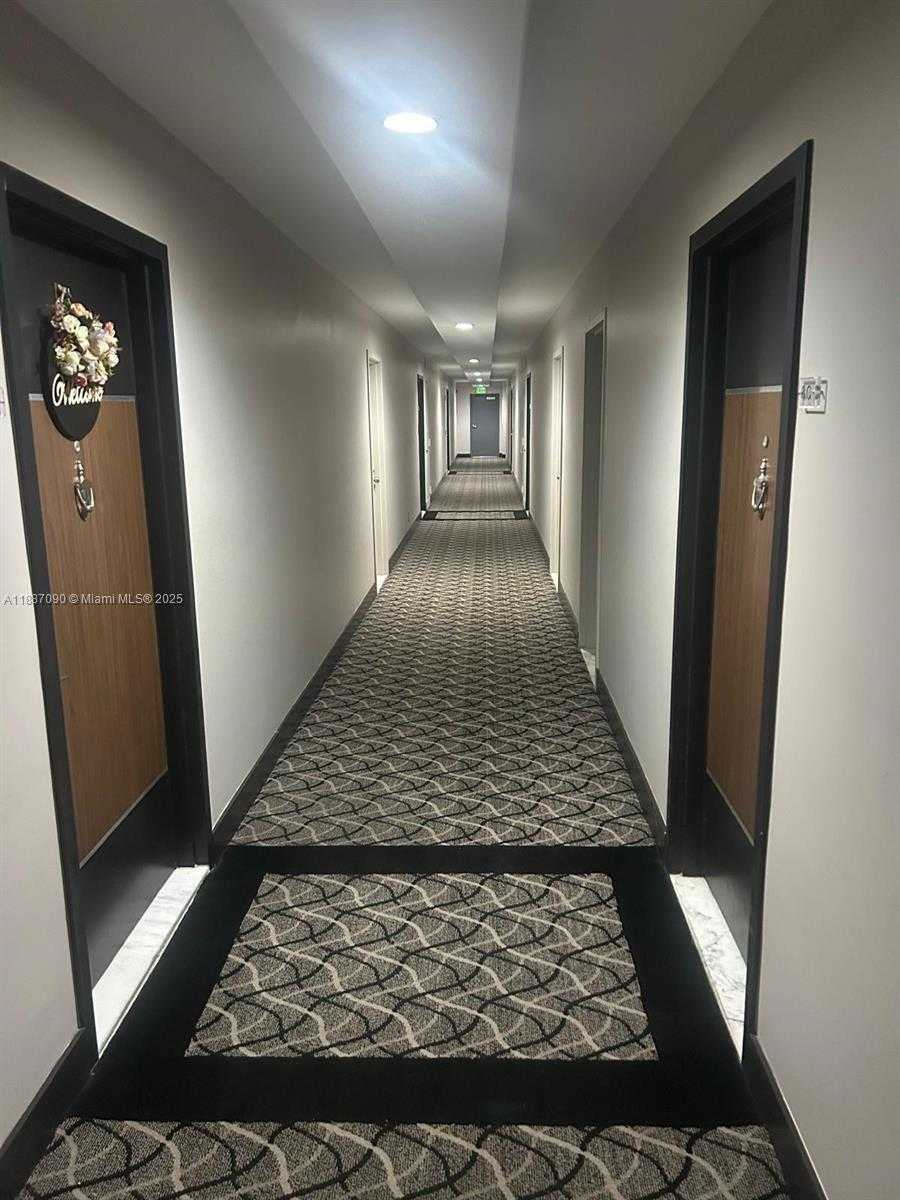Small Image of 1500 SOUTH OCEAN DR #A8, Hollywood Number 2
