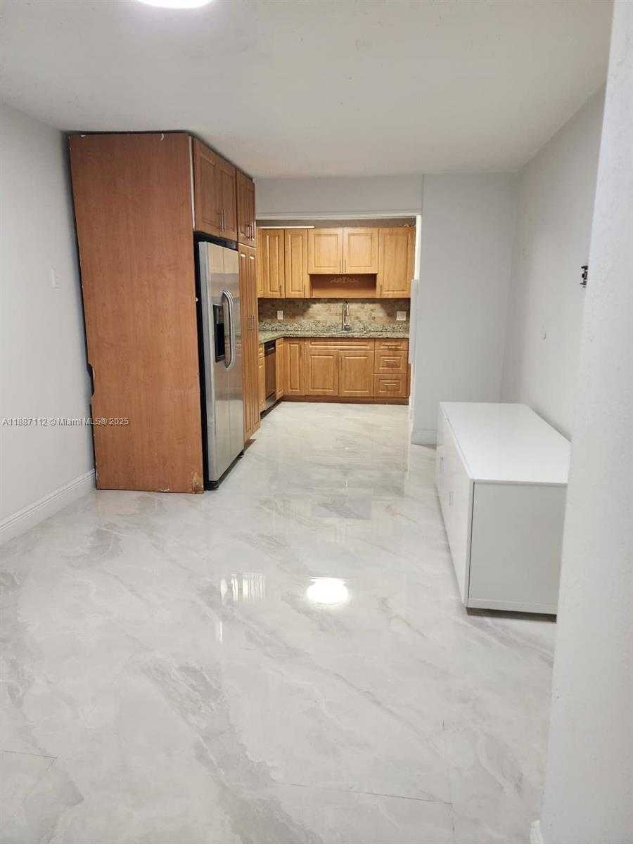 Small Image of 19311 NORTH WEST 46TH AVE, Miami Gardens Number 2