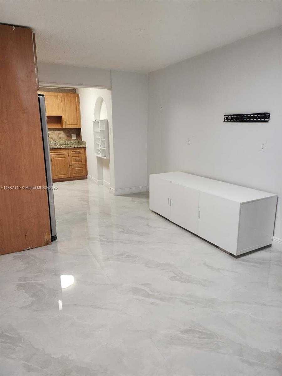Small Image of 19311 NORTH WEST 46TH AVE, Miami Gardens Number 3