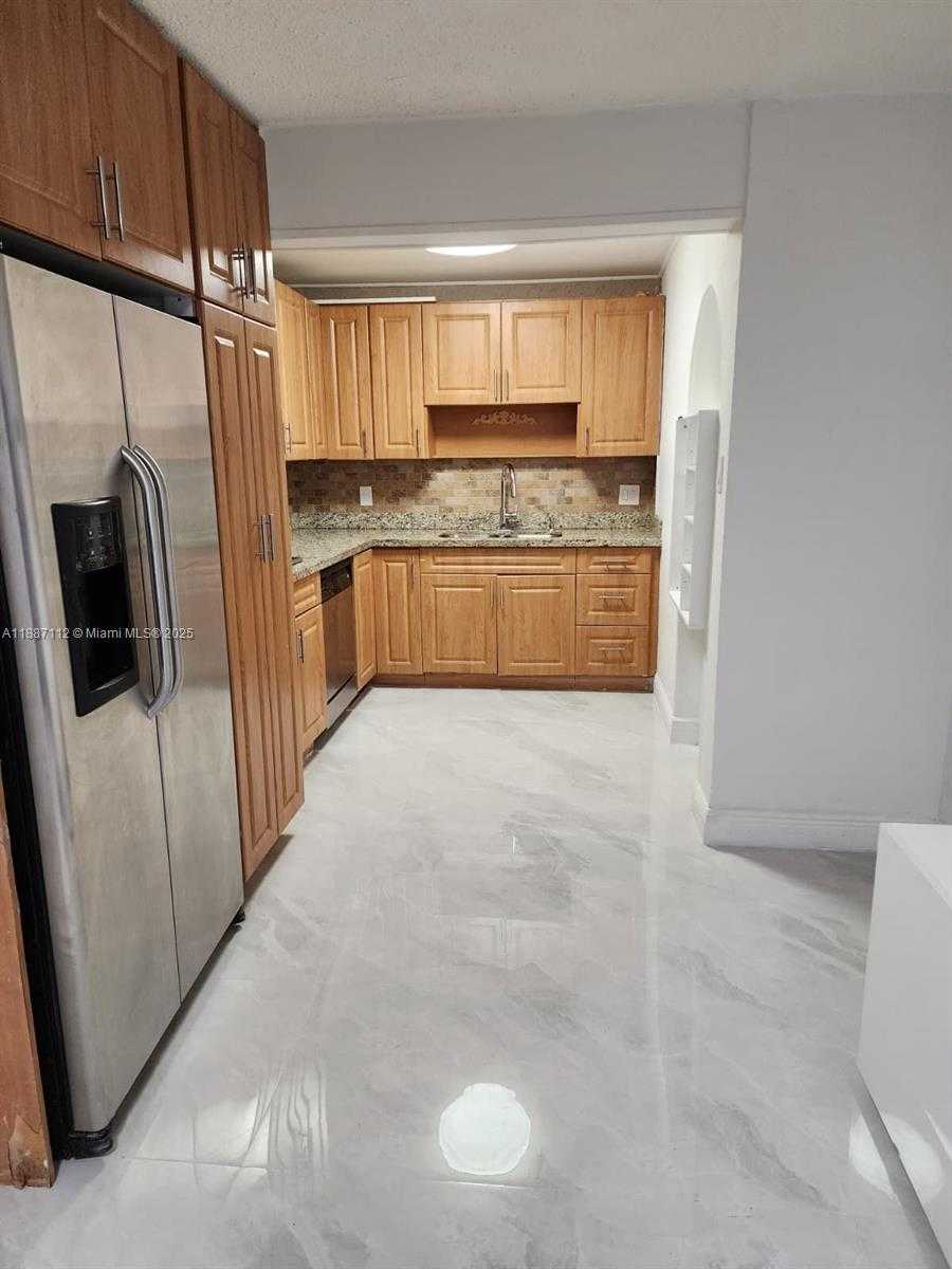 Small Image of 19311 NORTH WEST 46TH AVE, Miami Gardens Number 4