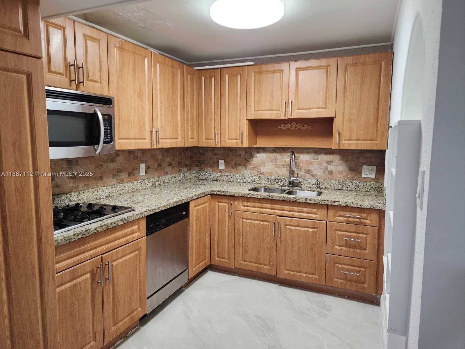 Small Image of 19311 NORTH WEST 46TH AVE, Miami Gardens Number 5