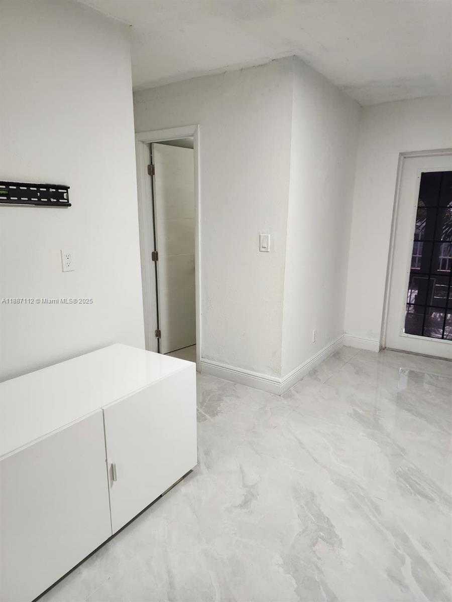 Small Image of 19311 NORTH WEST 46TH AVE, Miami Gardens Number 7