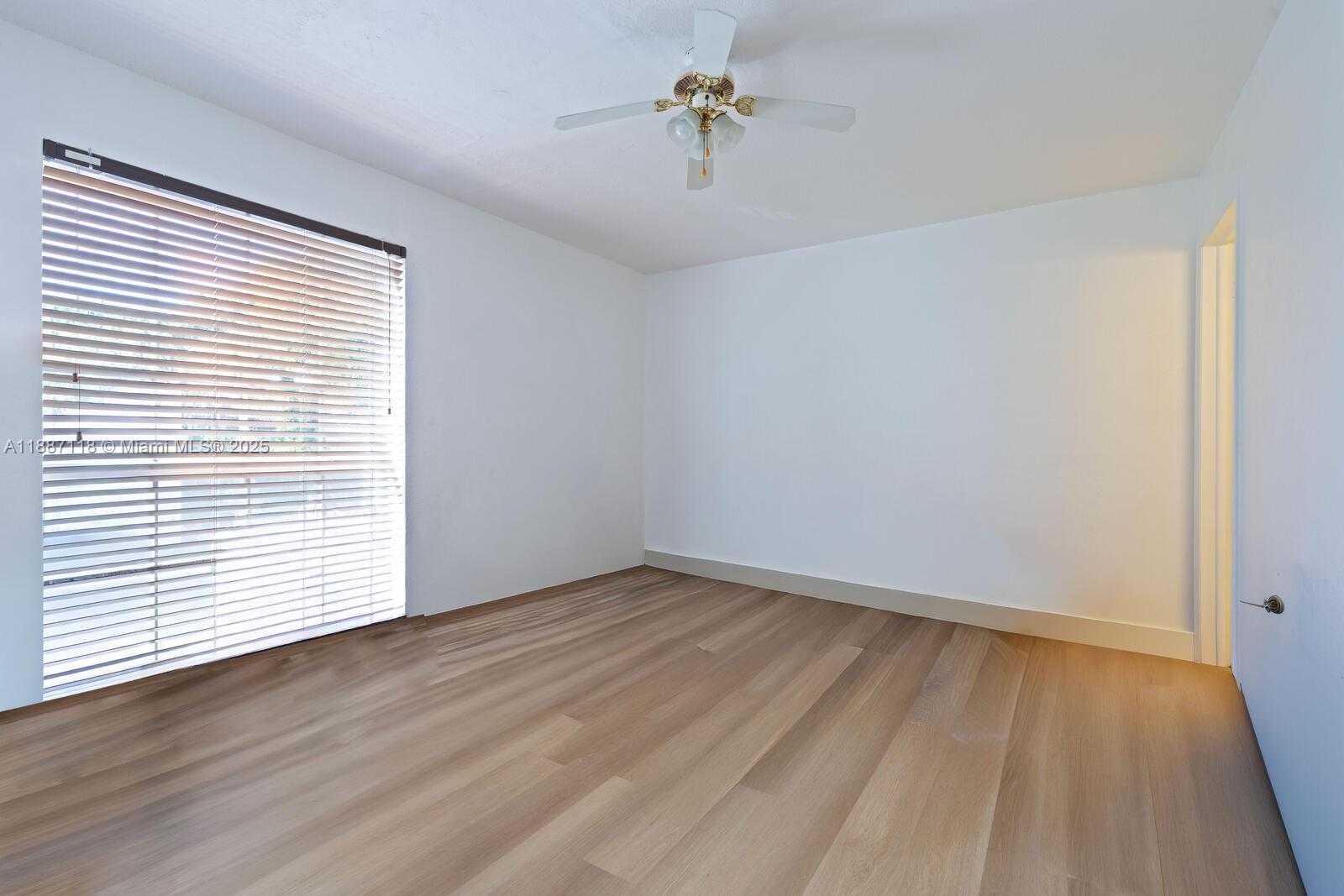 Small Image of 10816 NORTH KENDALL DR #R16, Miami Number 5