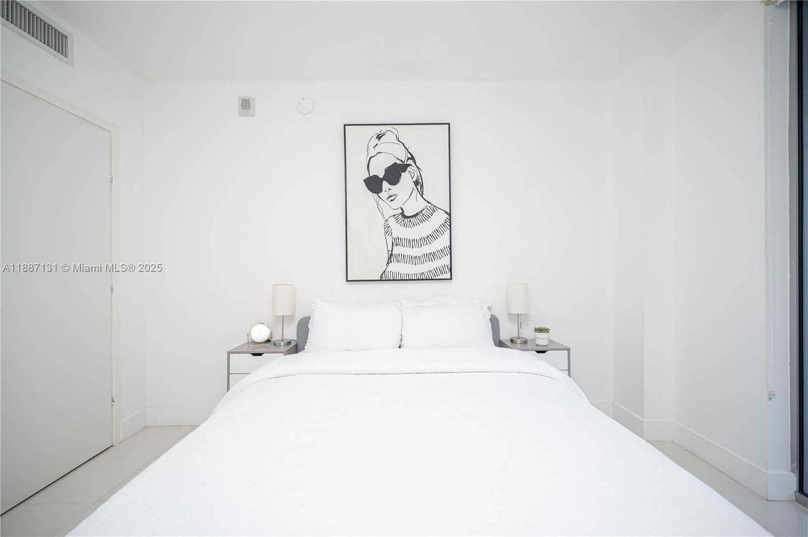 Small Image of 1300 BRICKELL BAY DR #1601, Miami Number 10