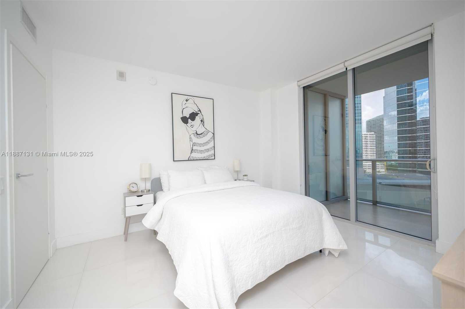 Small Image of 1300 BRICKELL BAY DR #1601, Miami Number 12