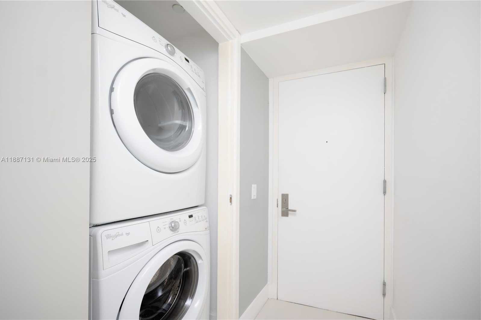 Small Image of 1300 BRICKELL BAY DR #1601, Miami Number 17