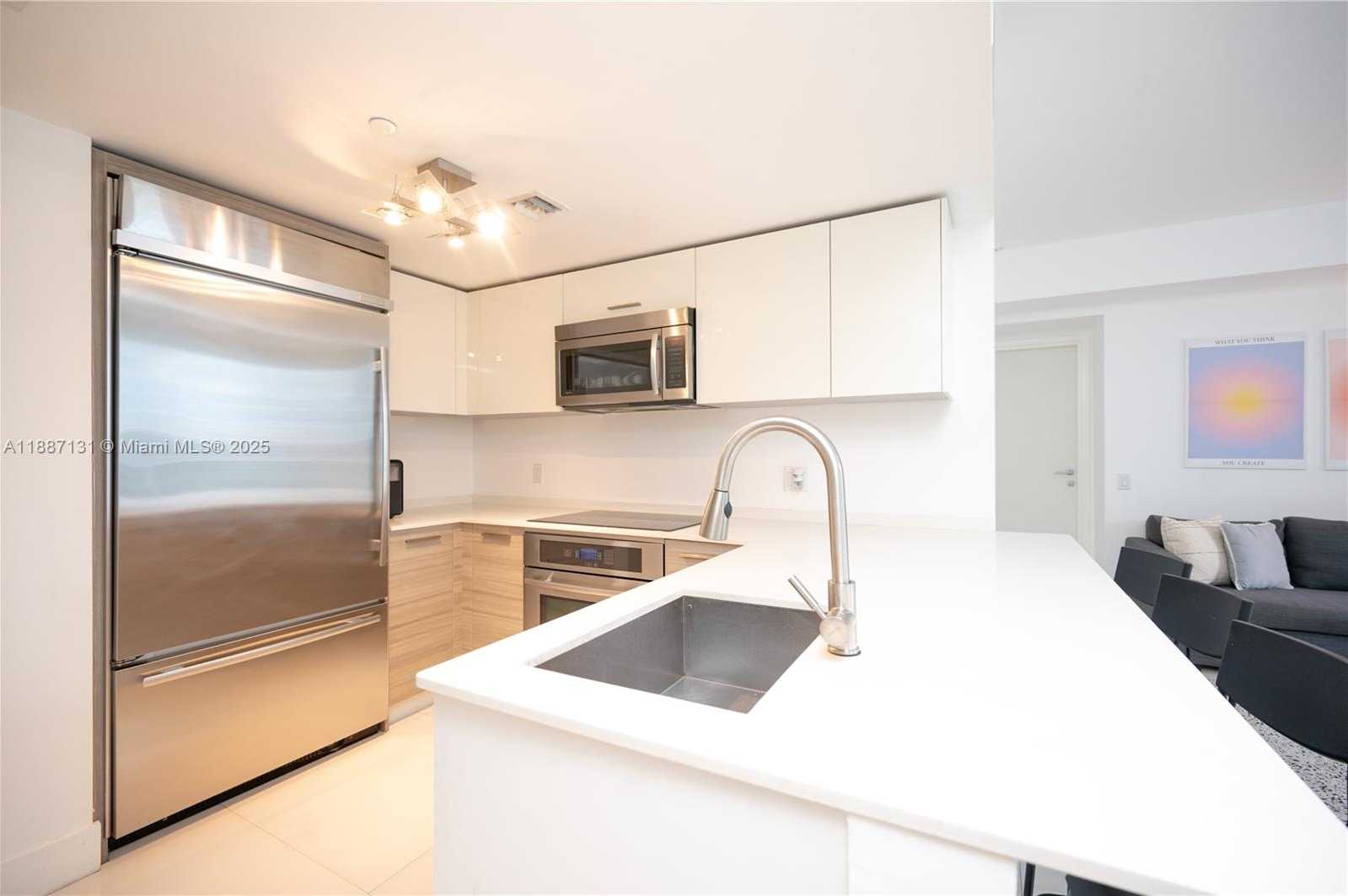 Small Image of 1300 BRICKELL BAY DR #1601, Miami Number 2