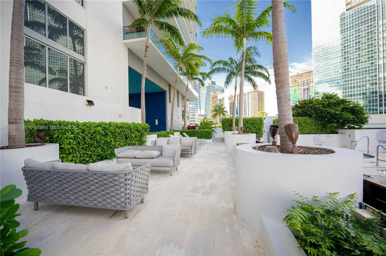Small Image of 1300 BRICKELL BAY DR #1601, Miami Number 31