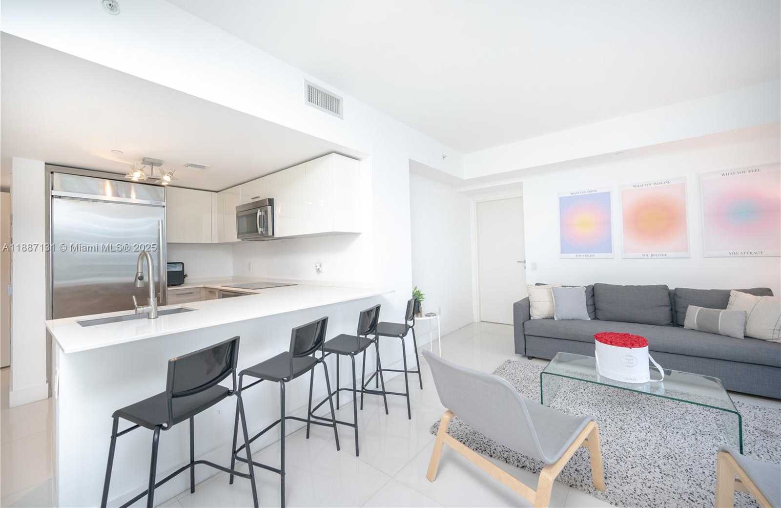 Small Image of 1300 BRICKELL BAY DR #1601, Miami Number 4