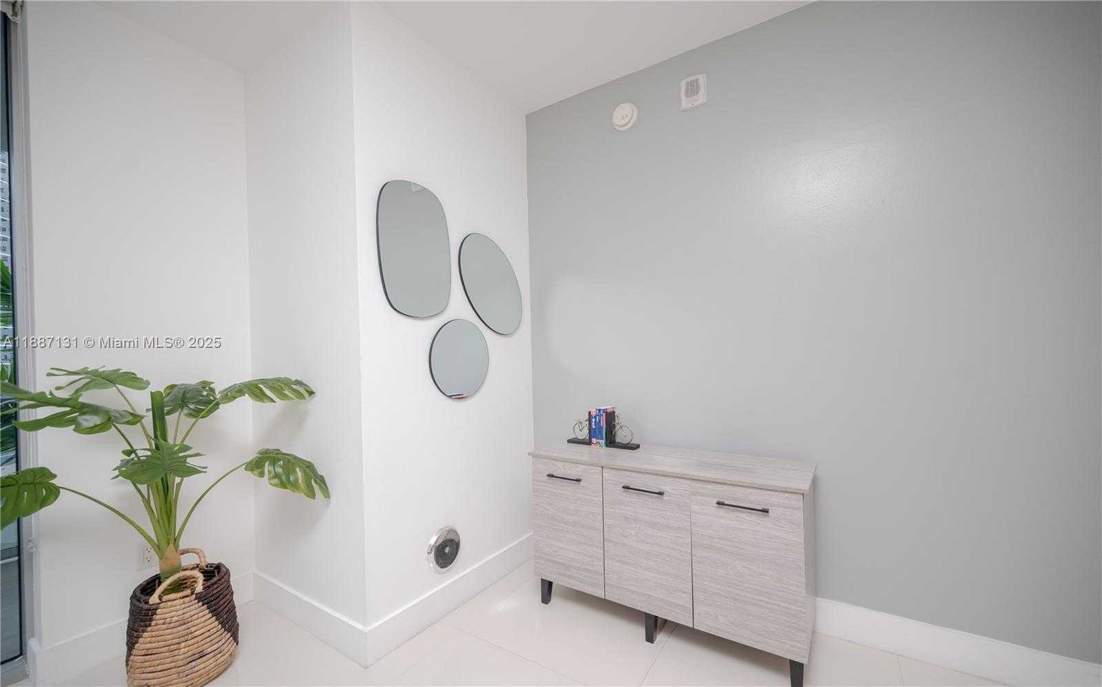 Small Image of 1300 BRICKELL BAY DR #1601, Miami Number 8
