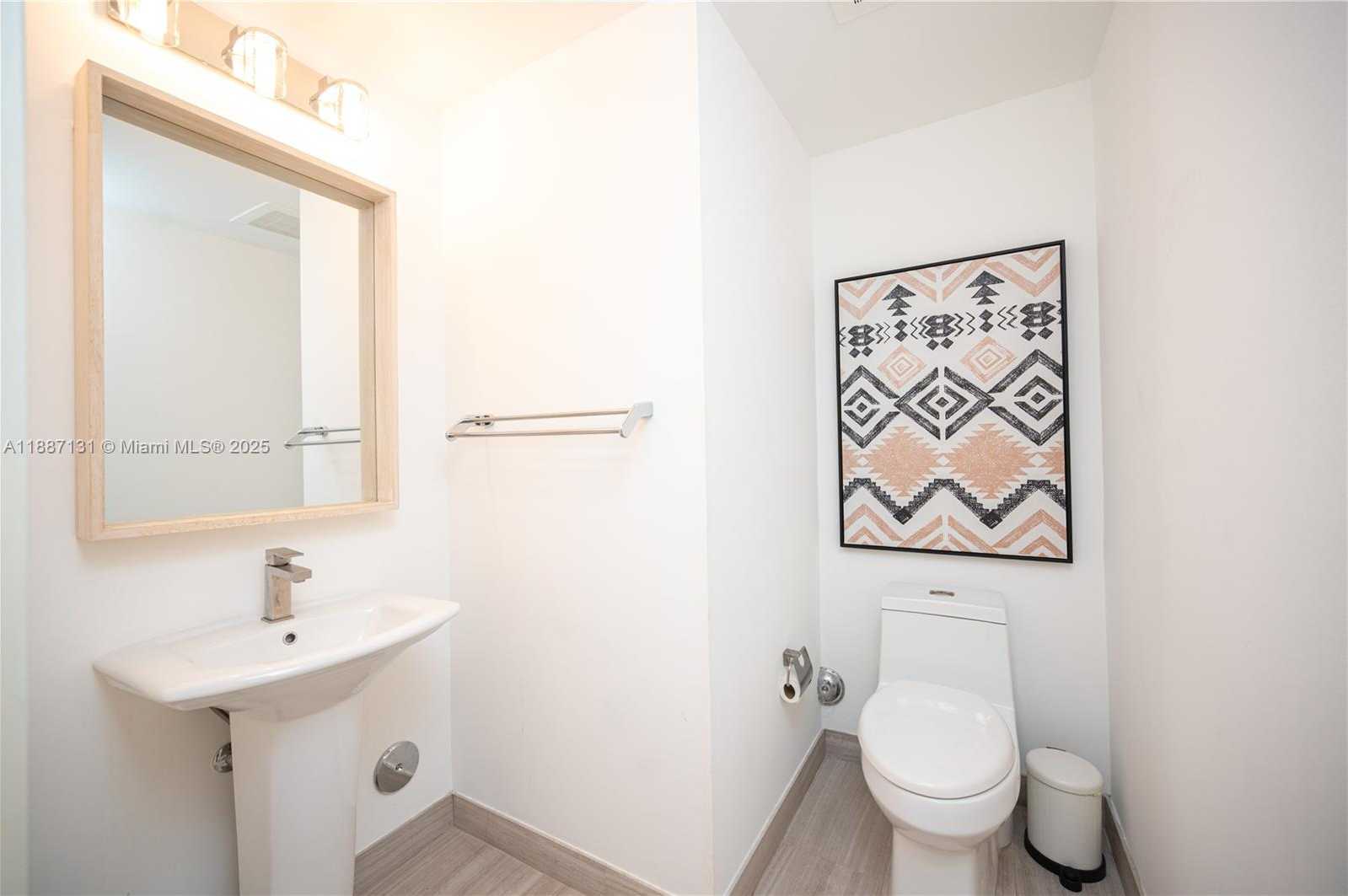 Small Image of 1300 BRICKELL BAY DR #1601, Miami Number 9