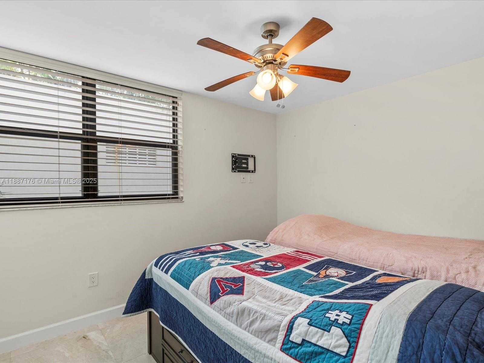Small Image of 1623 COLLINS AVE #215, Miami Beach Number 15