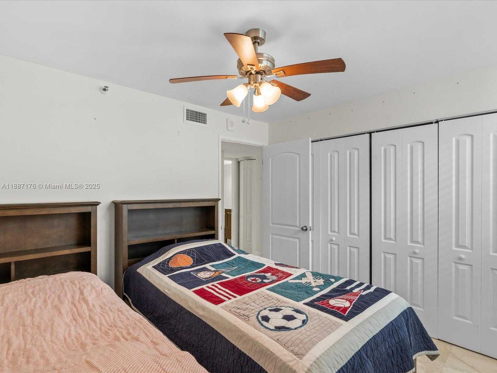 Small Image of 1623 COLLINS AVE #215, Miami Beach Number 17