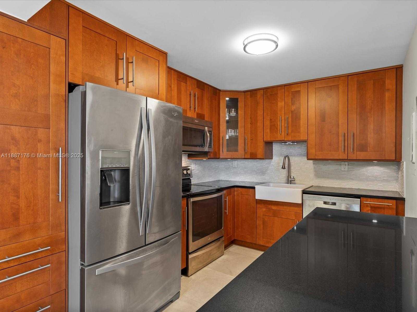 Small Image of 1623 COLLINS AVE #215, Miami Beach Number 2