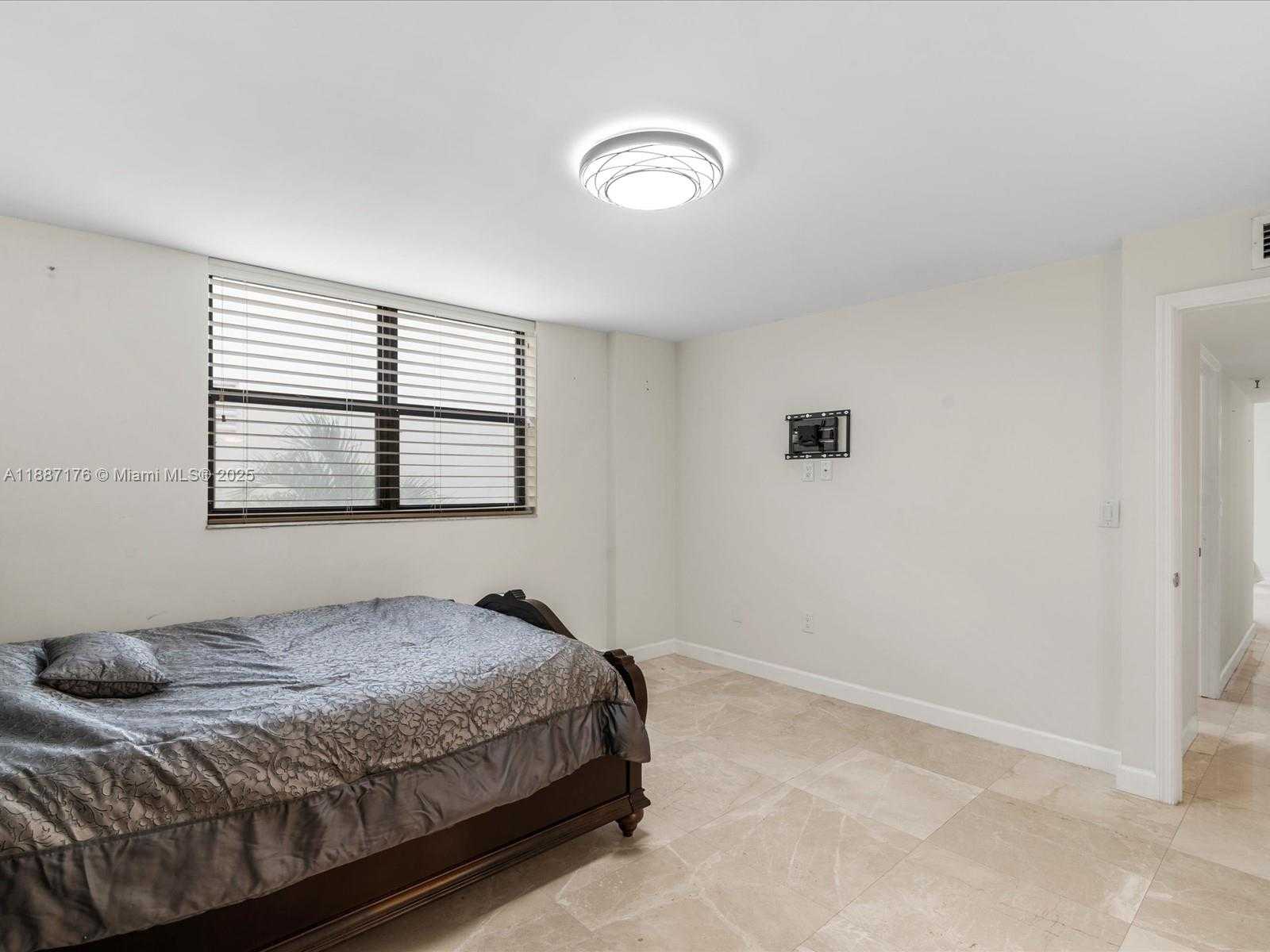 Small Image of 1623 COLLINS AVE #215, Miami Beach Number 21