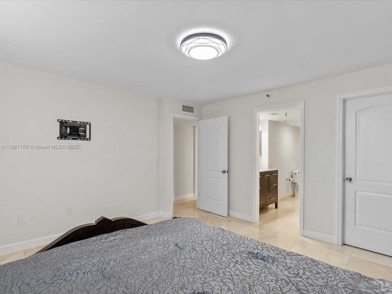 Small Image of 1623 COLLINS AVE #215, Miami Beach Number 22