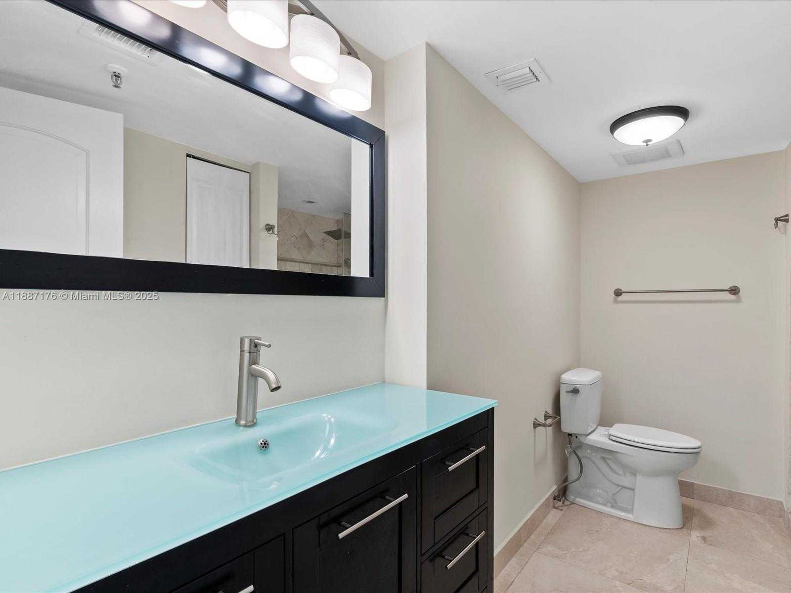 Small Image of 1623 COLLINS AVE #215, Miami Beach Number 25