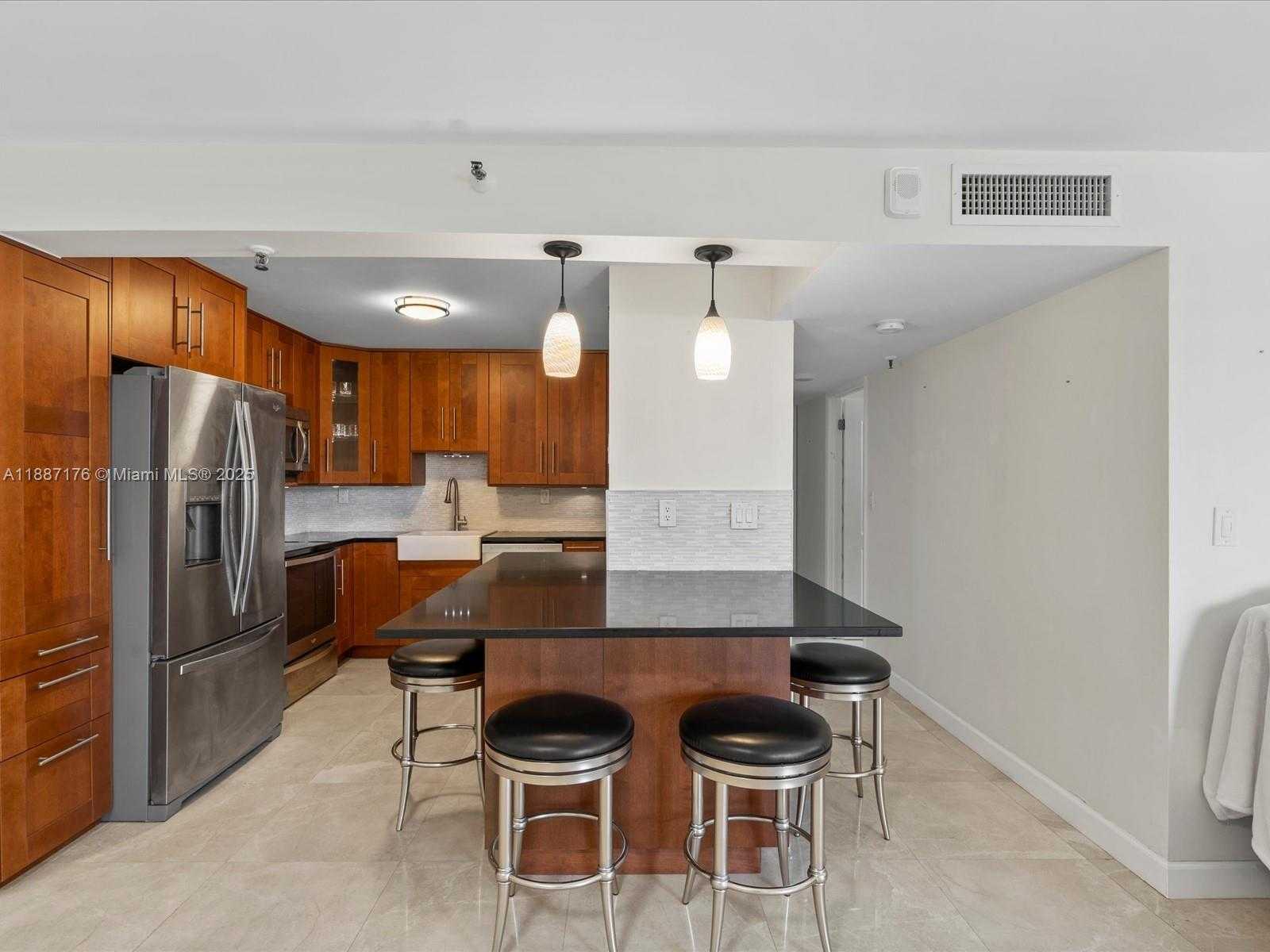 Small Image of 1623 COLLINS AVE #215, Miami Beach Number 5