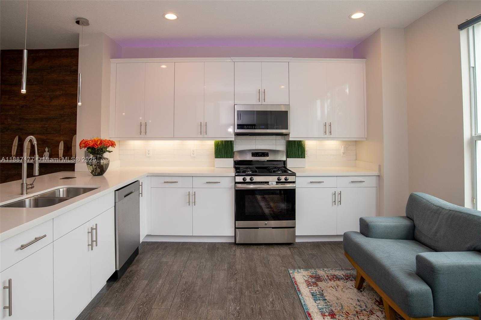 Small Image of 2900 NORTH EAST 12TH TER #14, Oakland Park Number 20