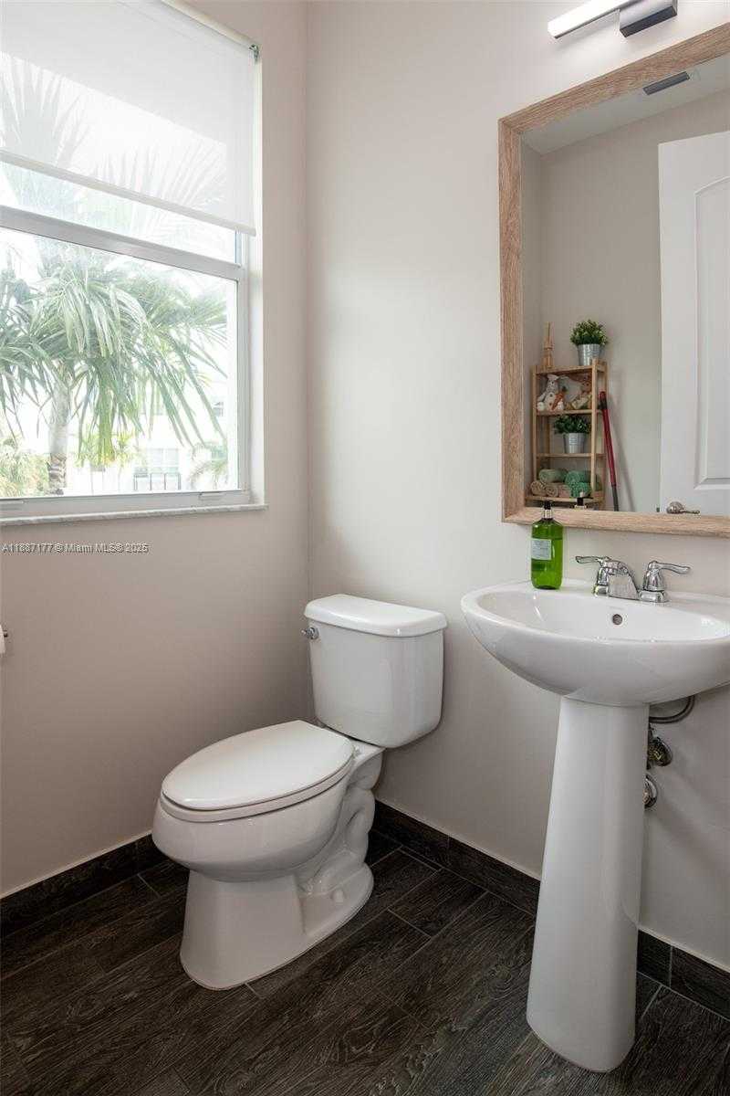 Small Image of 2900 NORTH EAST 12TH TER #14, Oakland Park Number 32