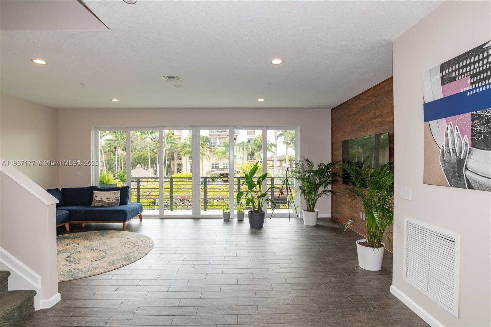 Small Image of 2900 NORTH EAST 12TH TER #14, Oakland Park Number 5