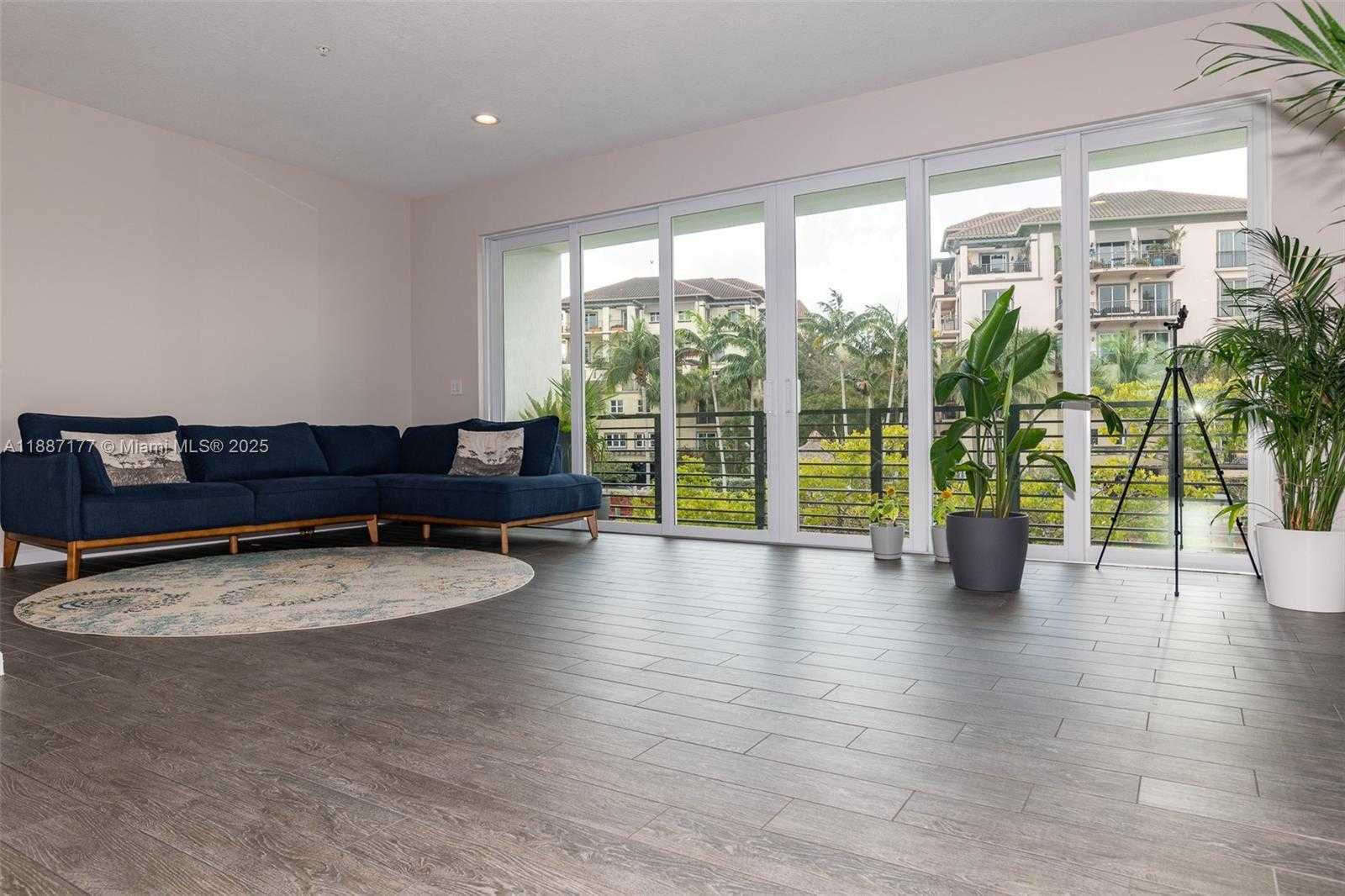 Small Image of 2900 NORTH EAST 12TH TER #14, Oakland Park Number 6