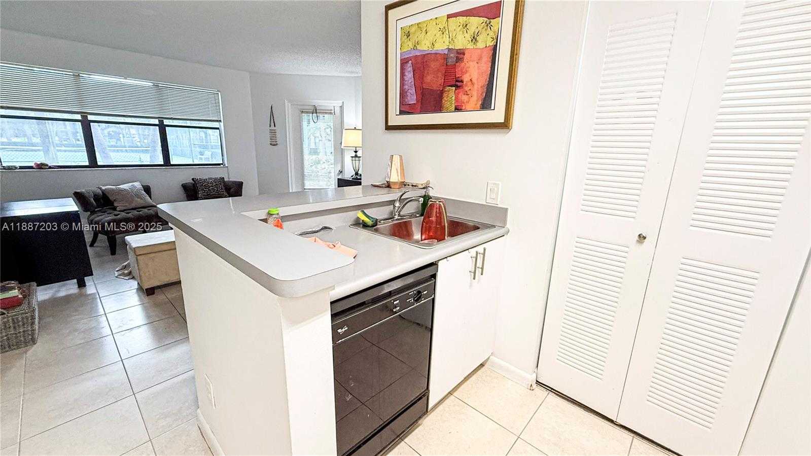 Small Image of 540 SOUTH PARK RD #14-9, Hollywood Number 6