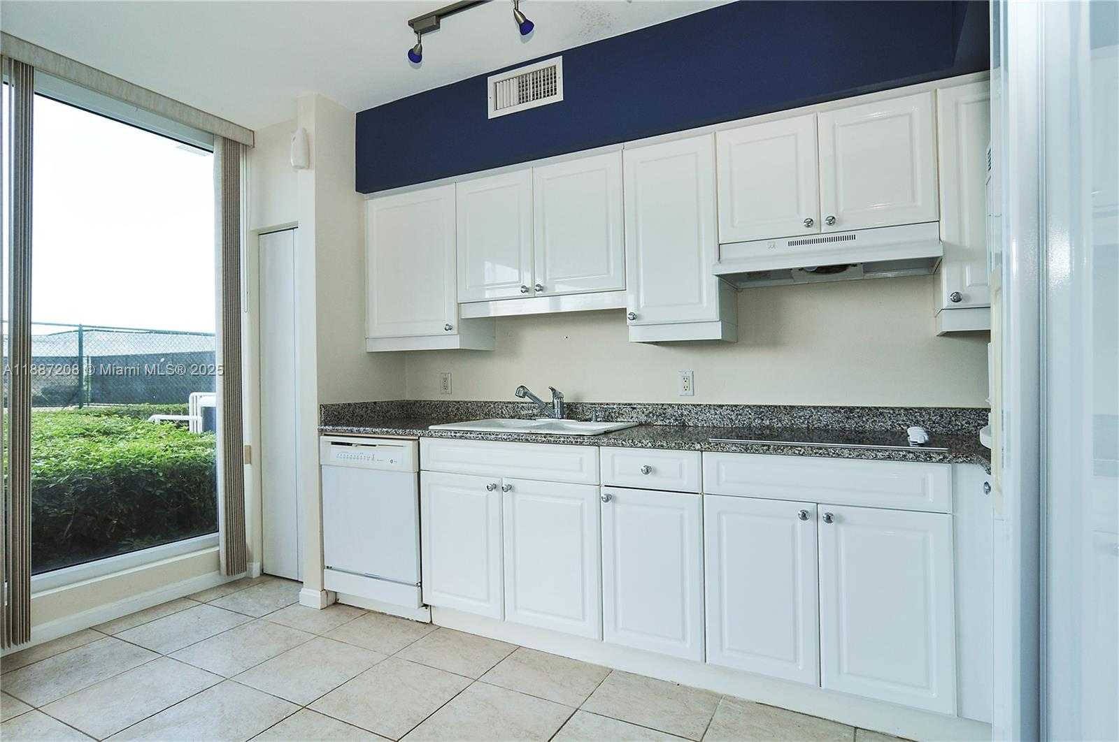 Small Image of 4779 COLLINS AVE #506, Miami Beach Number 6