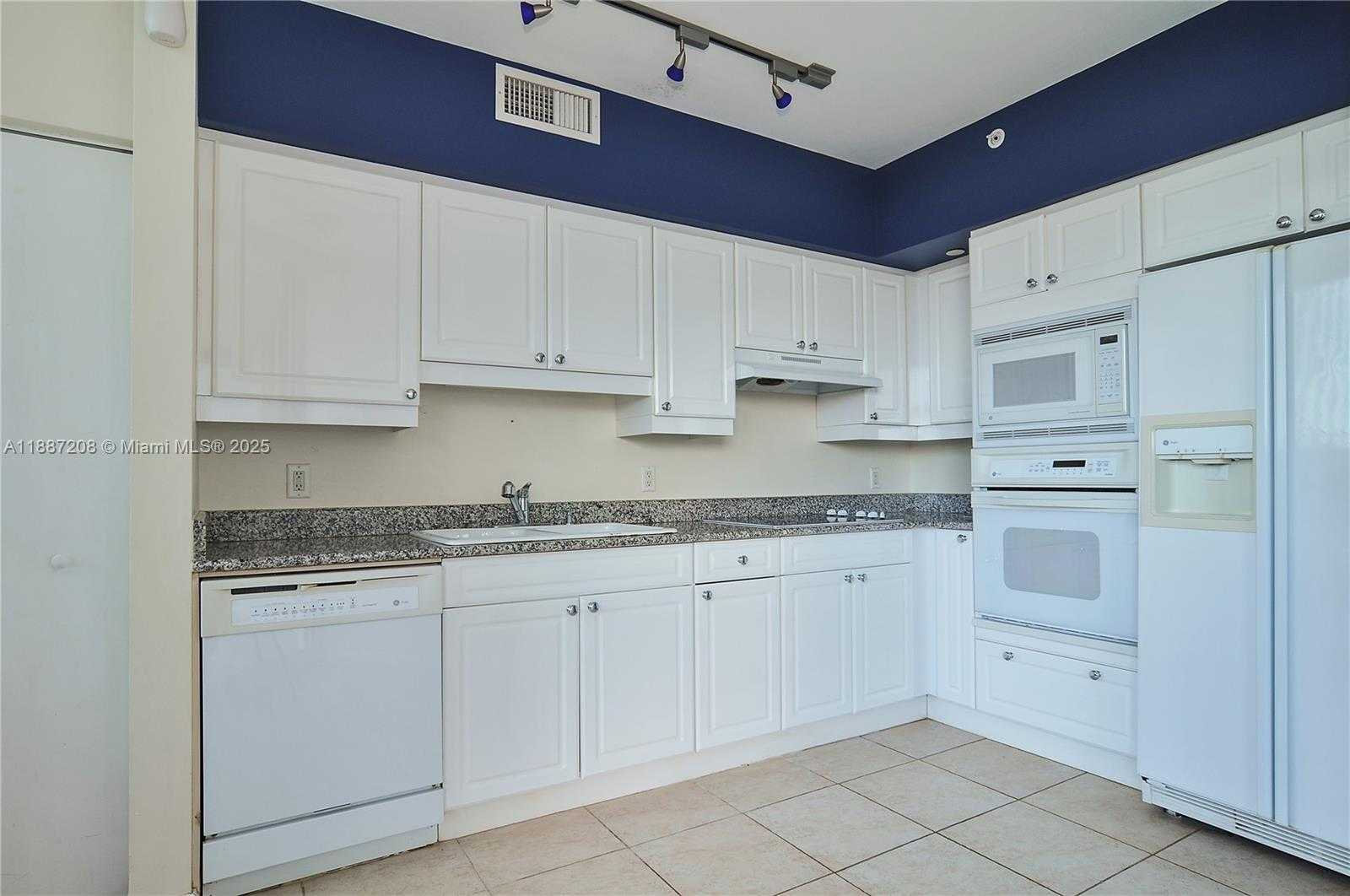 Small Image of 4779 COLLINS AVE #506, Miami Beach Number 7