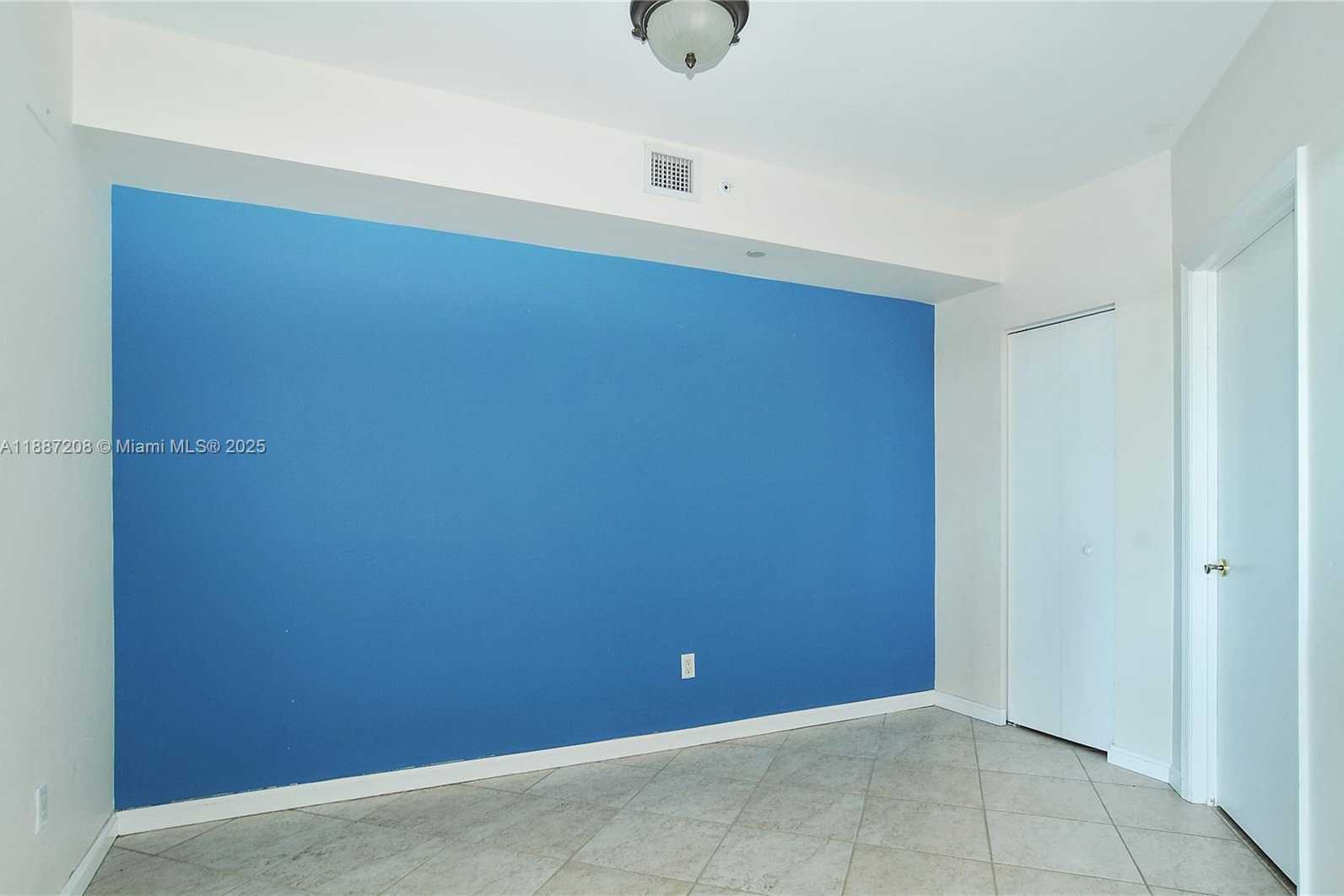 Small Image of 4779 COLLINS AVE #506, Miami Beach Number 8