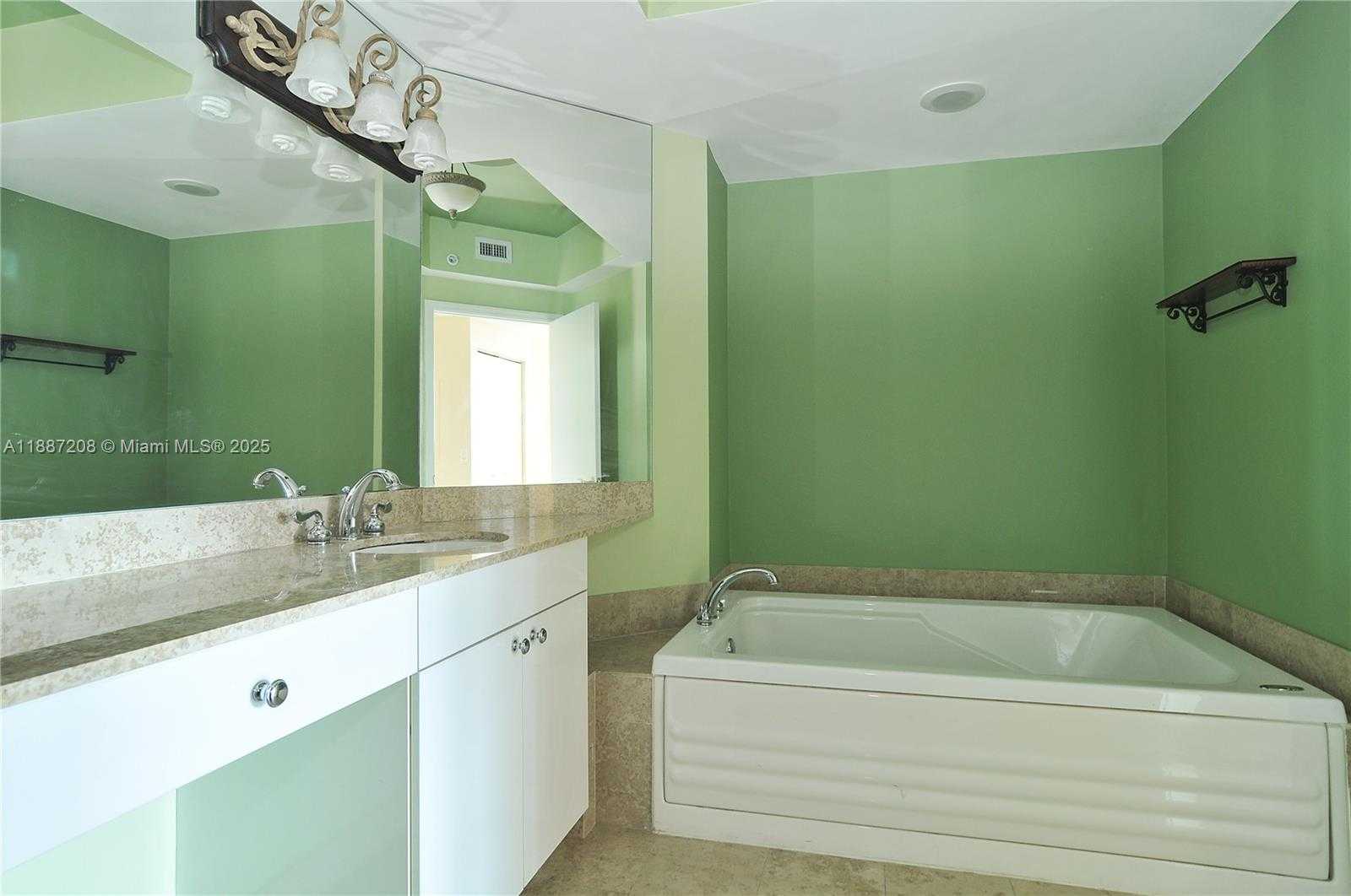 Small Image of 4779 COLLINS AVE #506, Miami Beach Number 9