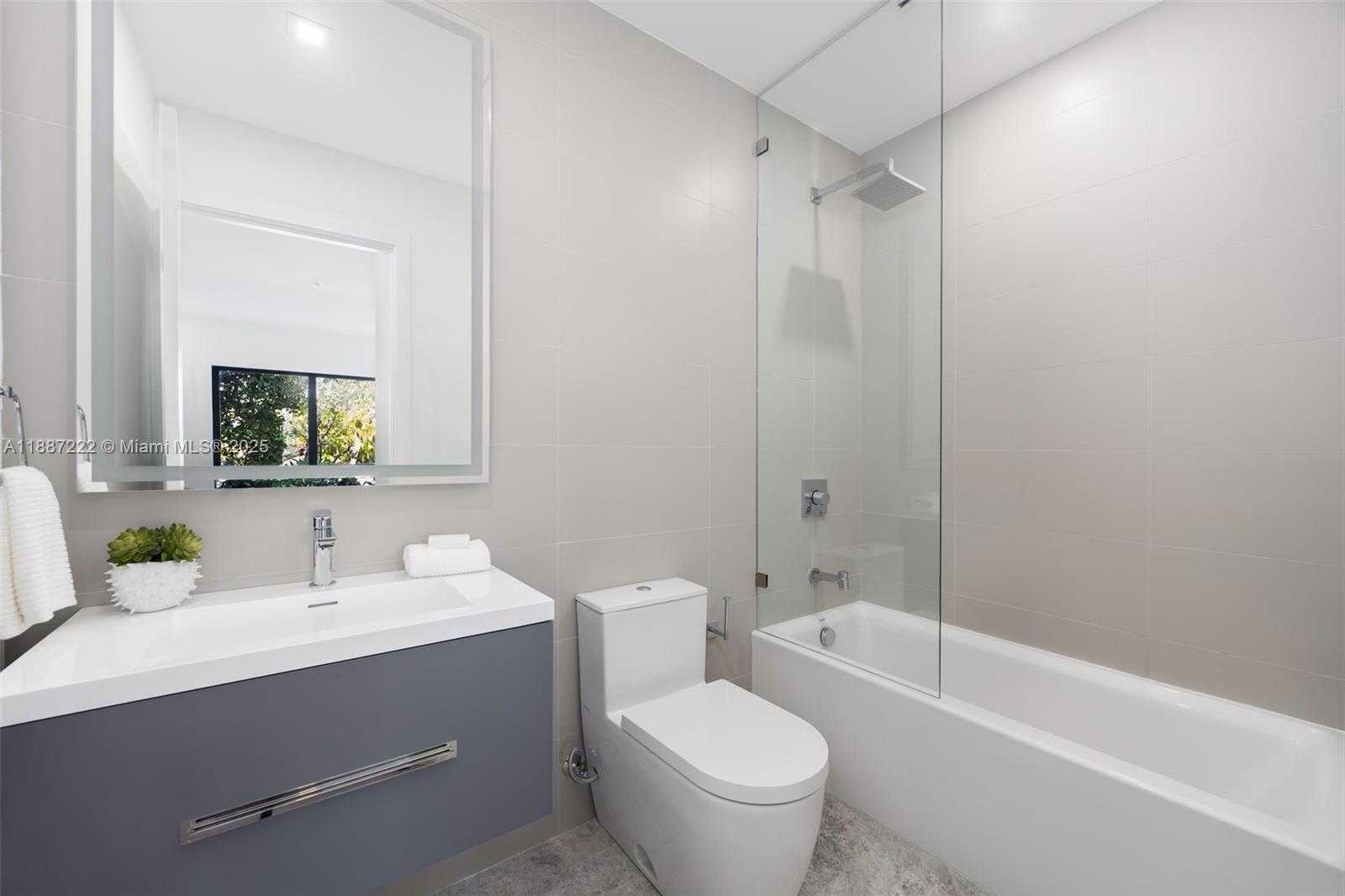 Small Image of 202 SUNRISE DR #202C, Key Biscayne Number 21